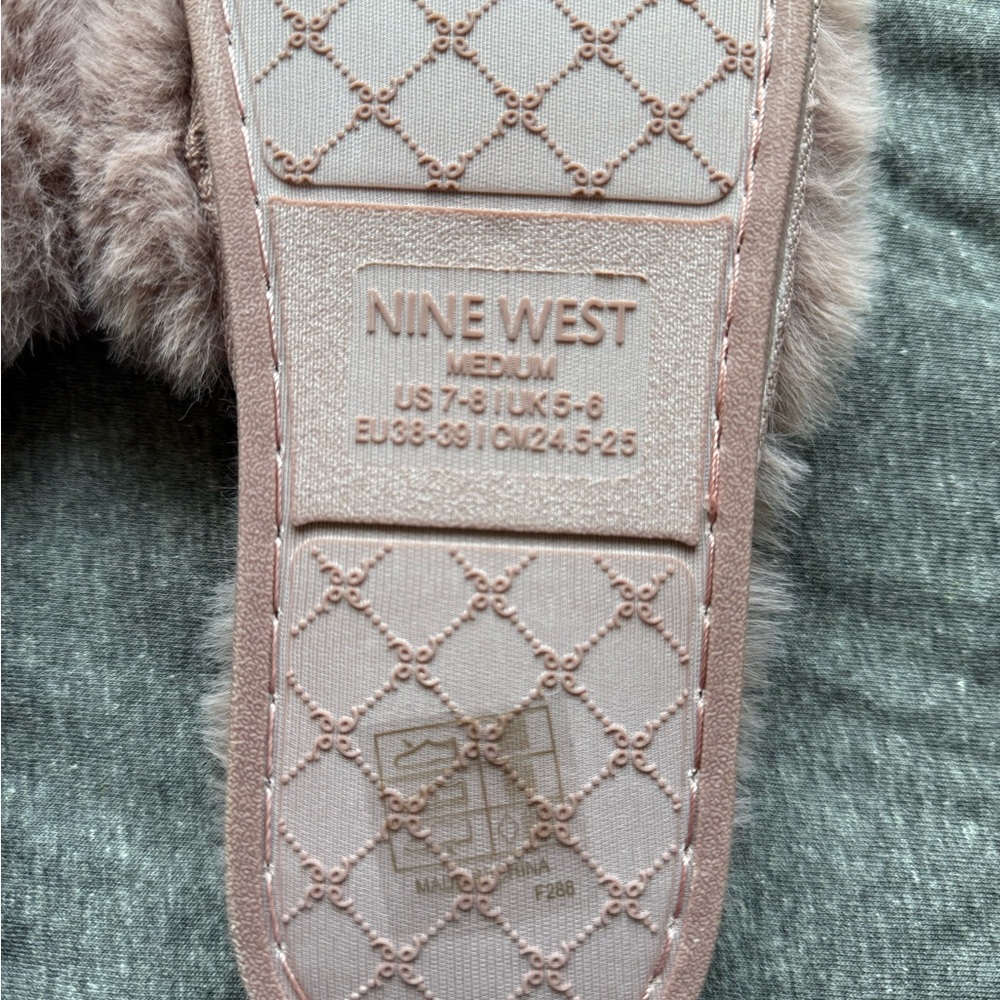 Cozy Women's Fluffy Slipper Slides *BRAND NEW* - Picture 3 of 3